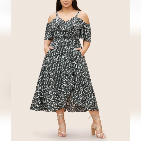 BloomChic Dresses & Skirts - New BloomChic Black and White Floral Midi Dress With Pockets. Size 18-20